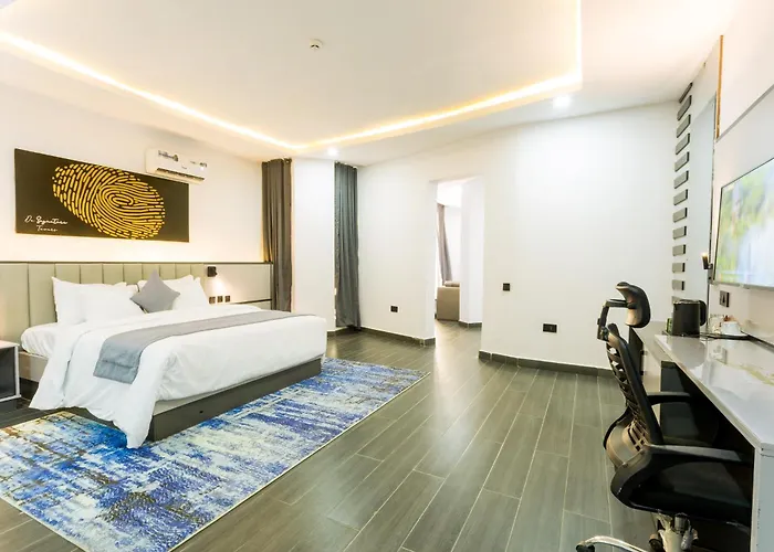 De Signature Tower Hotel & Suites